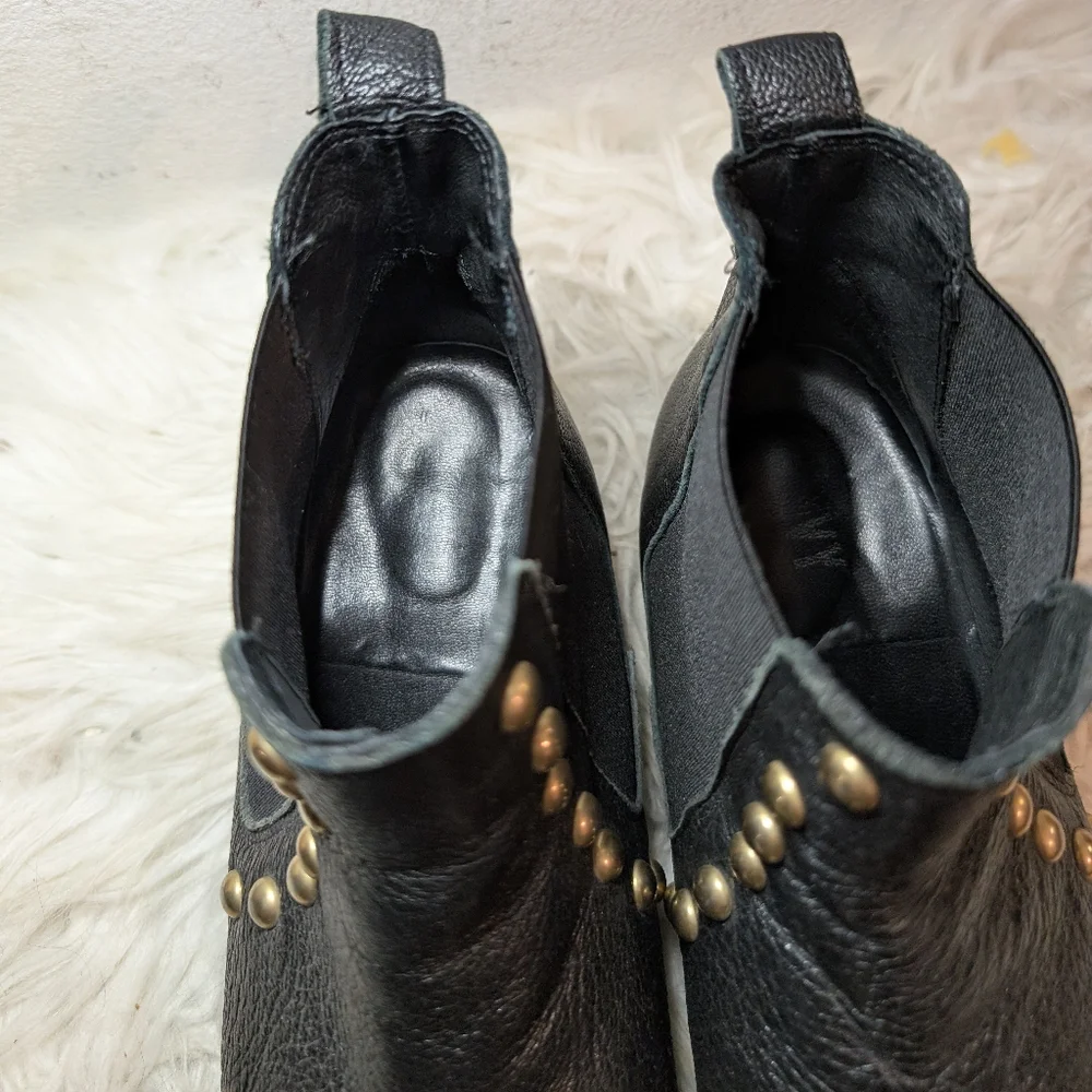 Renvy black leather